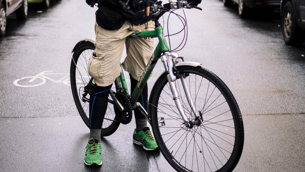 Ein Fahrradkurier ist im Frankfurter Ostend komplett ausgerastet. 