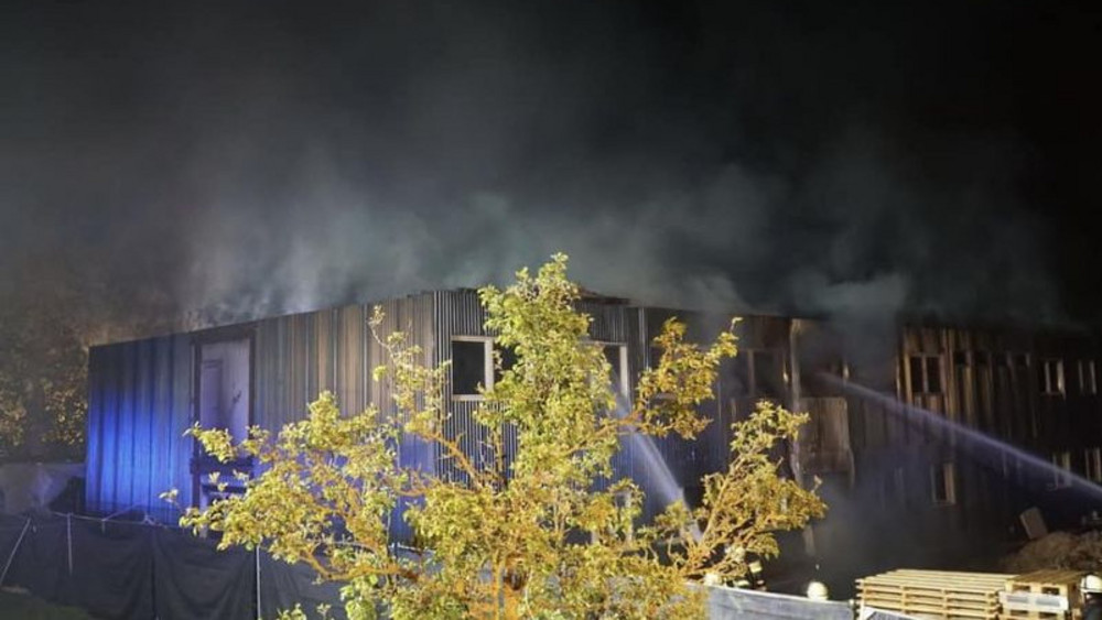In der Nacht auf den 30. April war in der noch unbewohnten Containeranlage ein Feuer ausgebrochen. Die Polizei geht von Brandstiftung aus.