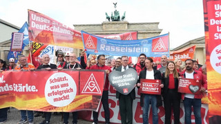 Protest in Berlin: IG Metall bangt um Zehntausende Stahljobs
