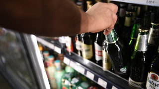 Überfall in Borken: Supermarktleiter wirft Flasche