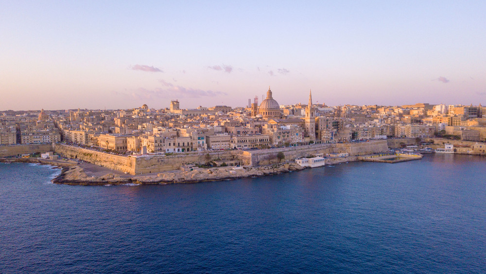 Urlaub auf Malta: Sicht auf die Küste der Hauptstadt Valetta