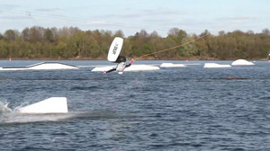 Saisonstart am See: Wakeboarden mitten in Köln