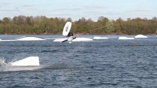 Saisonstart am See: Wakeboarden mitten in Köln