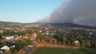 Waldbrand bedroht Ort in NRW: 1.800 Menschen evakuiert