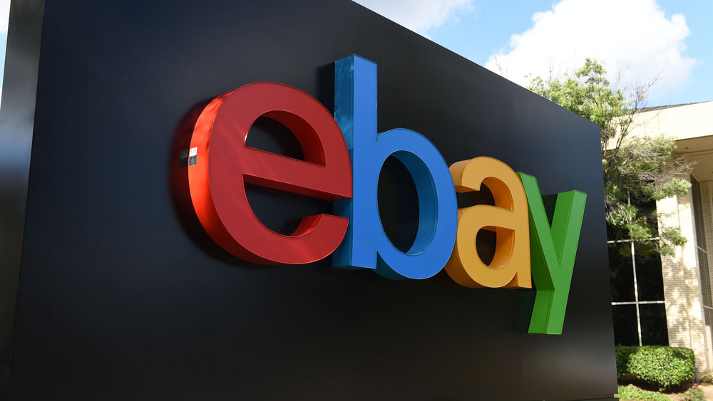 Ebay-Logo vor Hauptquartier