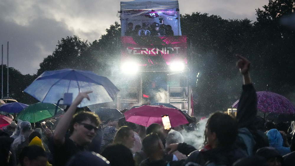 Techno-Parade «Rave The Planet»