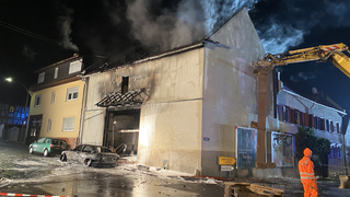 Großeinsatz der Feuerwehr: Scheunenbrand in Pohlheim-Holzheim