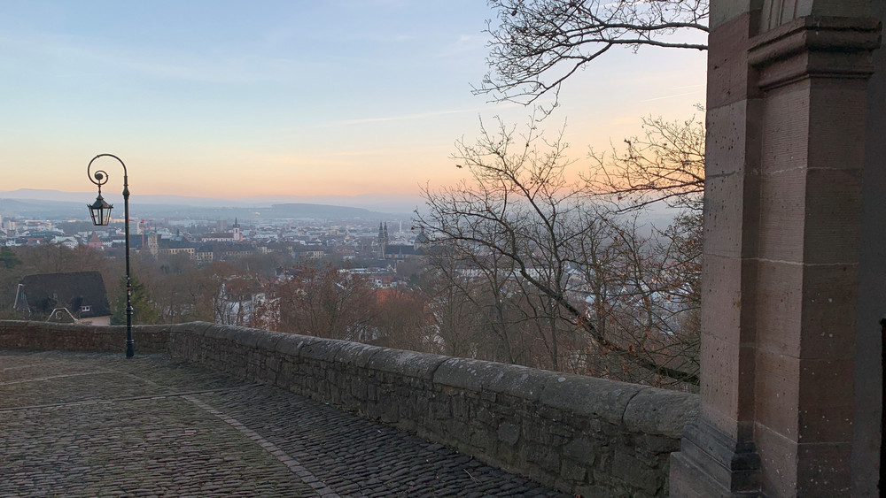Auf dem Frauenberg findet wieder der "Winterzauber" statt. Hier der Blick vom Frauenberg auf Fulda (Archivbild). 