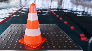 Risse im Becken: Hallenbad Mühlheim sofort geschlossen