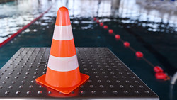 Risse im Becken: Hallenbad Mühlheim sofort geschlossen