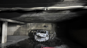 Baumarkt in Alsfeld: Auto brennt in Parkdeck völlig aus