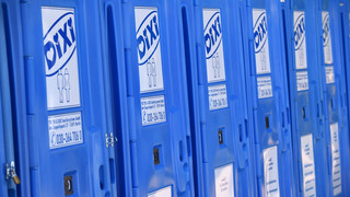 Mann versteckt sich nach Unfall in Biebesheim auf Baustellen-Klo