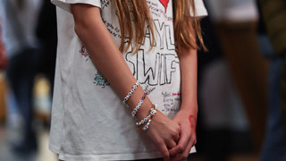 200 Swifties in Wiesbaden: Erste «Ophelia»-Sonderführung im Museum