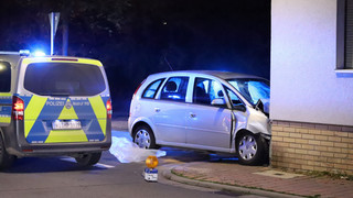 Pfungstadt: Zwei junge Männer bei Autounfall verletzt