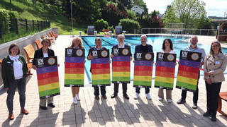 Marburg-Biedenkopf stellt UV-Index-Tafeln vor Freibädern auf