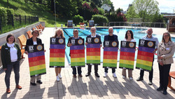 Marburg-Biedenkopf stellt UV-Index-Tafeln vor Freibädern auf