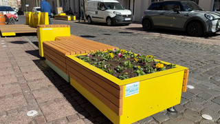 Bunte Sitzmöbel in der Löherstraße und im Nordend in Fulda