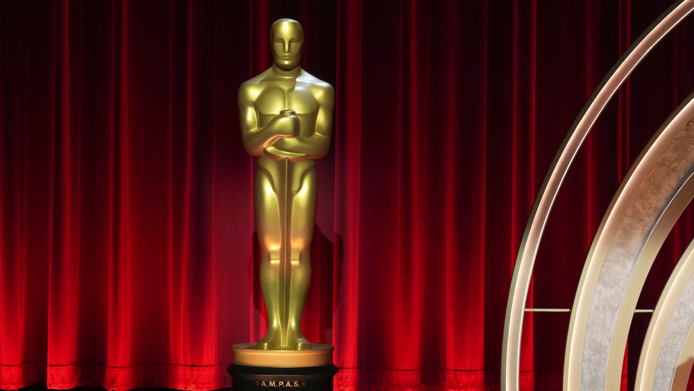 ine Oscar-Statue wird vor der Bekanntgabe der Nominierungen für die 96. Academy Awards im Samuel Goldwyn Theater ausgestellt. 