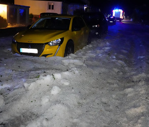 Unwetter in Calden: verstopfte Gullys und Hagel