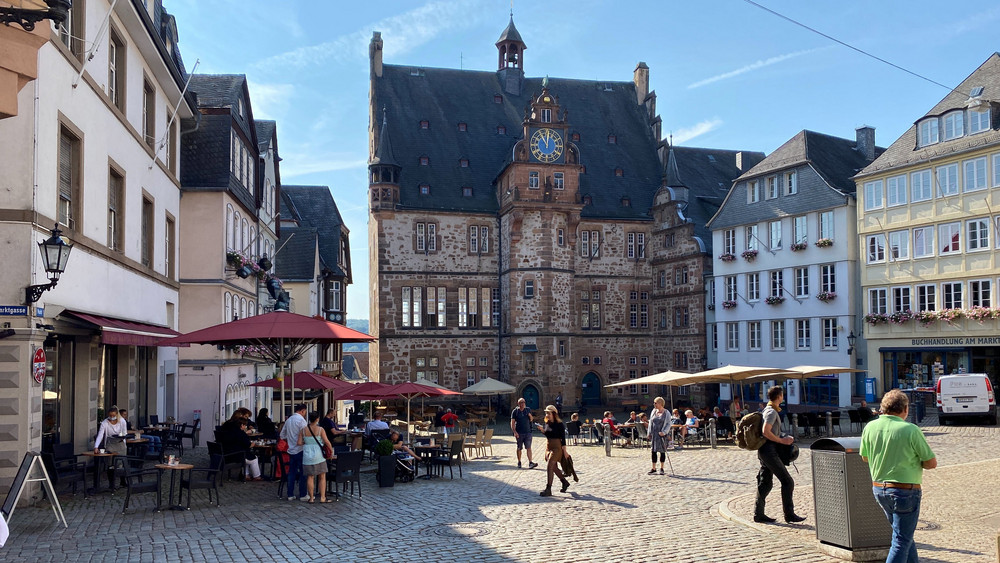 Im Marburger Rathaus hat die Stadtverordnung das Gesamtkonzept MoVe35 beschlossen.
