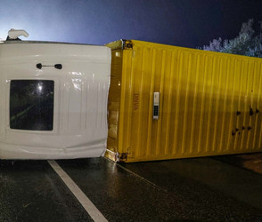Wo ist der Fahrer? Umgestürzter LKW blockiert A4 bei Wildeck