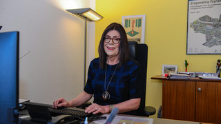 Chef des Nahverkehrs in Hanau jetzt als Frau auf der Arbeit