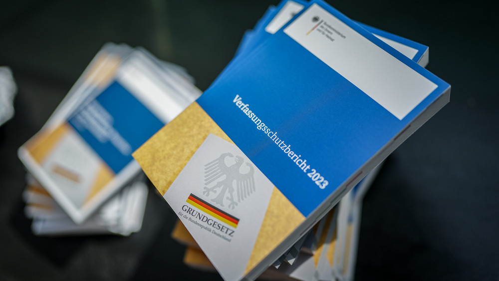 Verfassungsschutzbericht 2023: Die Bedrohung durch Extremismus in Deutschland nimmt zu. 