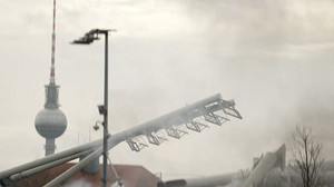Flutlichtmasten im Jahn-Sportpark in Berlin gesprengt
