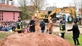 Spatenstich in Michelsrombach: Bauarbeiten an Feuerwehrhaus starten