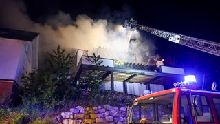 Wohnhaus in Schlüchtern-Herolz abgebrannt: Feuerwehrmann verletzt