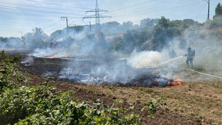 Feuer in Mainz-Kostheim - Brand an Bahndamm gelöscht