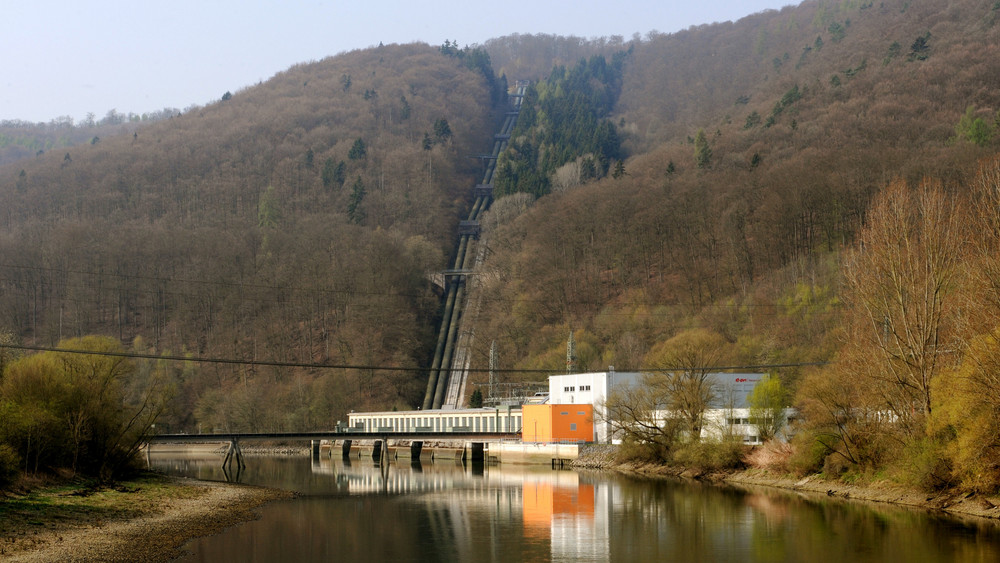 Blick auf das Pumpspeicherkraftwerk Waldeck I am Edersee bei Edertal-Hemfurth (Archivbild).