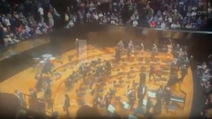 Protestierende stören Konzert der Israelischen Philharmonie in Paris mit Bengalos und Sirenen
