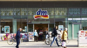 Drogeriekette dm verkauft ab morgen auch Schmerzmittel – Apotheker warnen