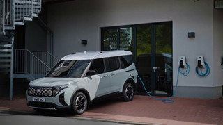 Der neue Ford E-Tourneo Courier - 44 Liter fassender Front-Kofferraum unter der Motorhaube