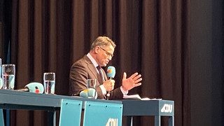 Wahlkampf-Auftakt in Hessen: Viel Applaus für Friedrich Merz in Neuhof