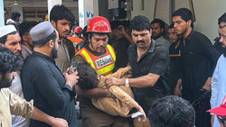Schuldach in Pakistan stürzt ein - Mindestens 35 Tote