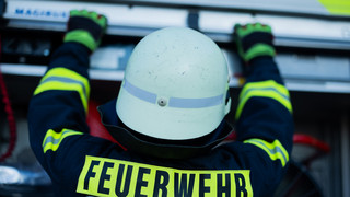 Vollsperrung A7 Bad Hersfeld-West: Möbel-LKW brennt lichterloh