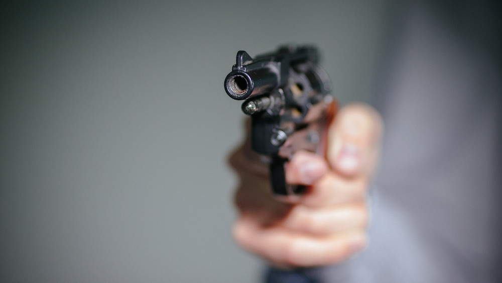 Polizeieinsatz in Fulda nach Schüssen aus Schreckschusswaffe nach Streit unter vier Männern am späten Nachmittag (Symbolbild).