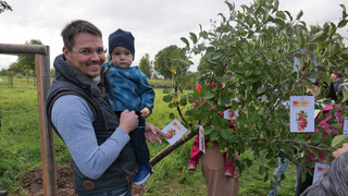 Für Familien in Lohfelden: Baumpflanzaktion für alle Neugeborenen