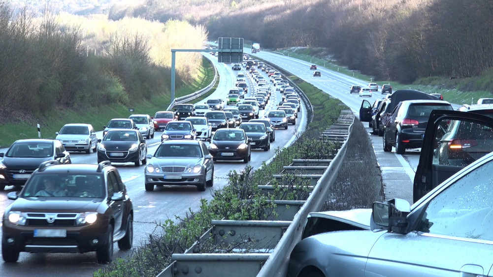 Unfall und Stau A3 Autobahn Hessen