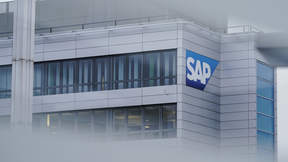 Tausende Jobs sollen bei SAP wegfallen - weit mehr als ursprünglich geplant.