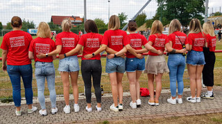 Spielerfrauen: Die witzigsten T-Shirts