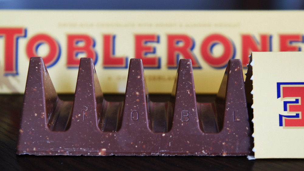 Der Schoko-Gigant Mondelez muss wegen Wettbewerbsverzerrung 337,5 Millionen Euro Strafe zahlen. Zu den bekanntesten Marken gehört auch Toblerone.