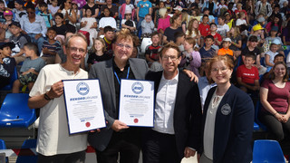 Weltrekord in Darmstadt: Kinder aus 74 Nationen bei einer Lesung