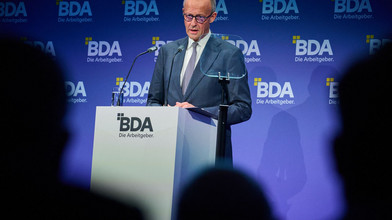 Merz macht Arbeitsminister Schweitzer Druck