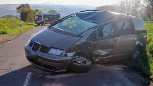 Unfall mit drei Fahrzeugen in Burghaun: 19-Jährige schwer verletzt