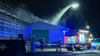Brand in Lagerhalle in Wiesbaden-Erbenheim