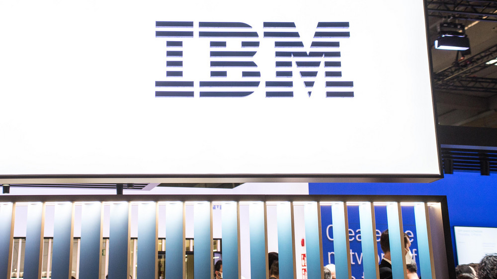 Der US-Konzern IBM will künftig viele Arbeitsplätze durch KI-Programme ersetzen.