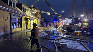 Großeinsatz in Bickenbach: Brand am Alten Jagdschloss